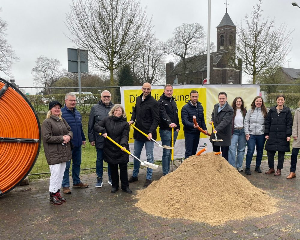 p04103 Spatenstich Breitband Alpen Sonsbeck